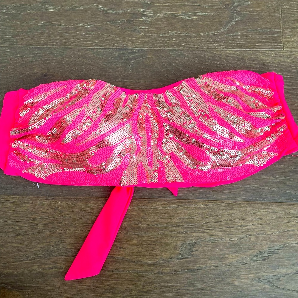 💕Hot pink and sequin bandeau style bikini top size L!